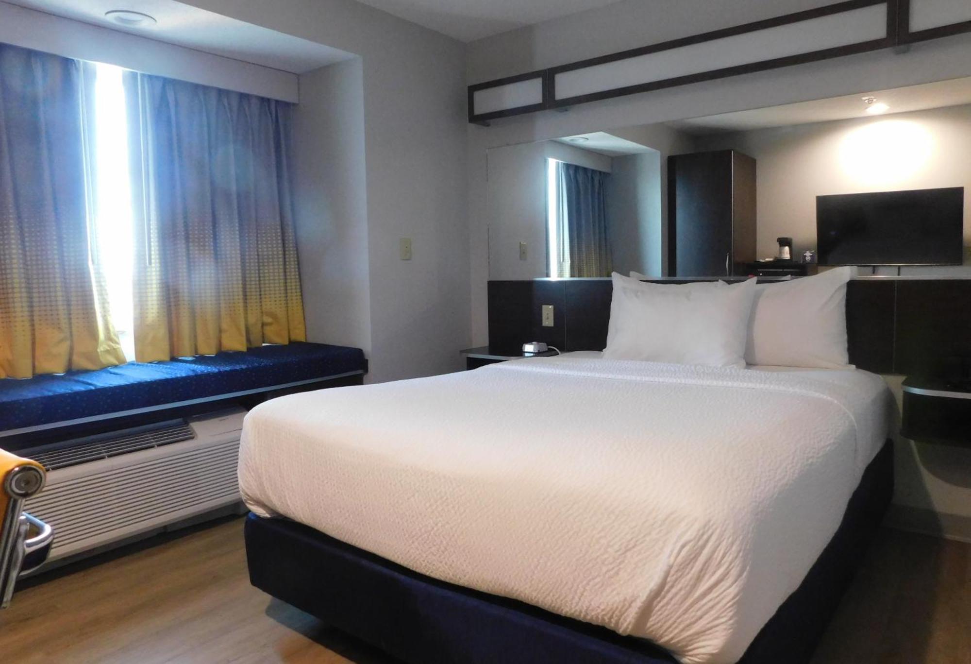 Microtel Inn & Suites By Wyndham Wheeling At The Highlands Triadelphia Exterior foto